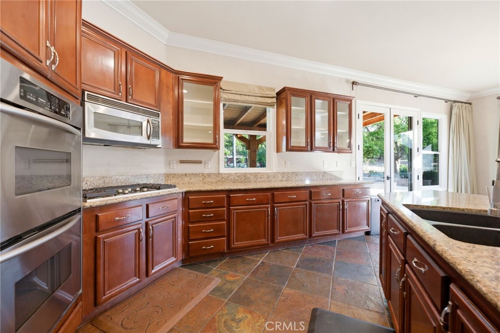 1268 Viento Court Riverside, CA 92508 - Photo 16 of 61