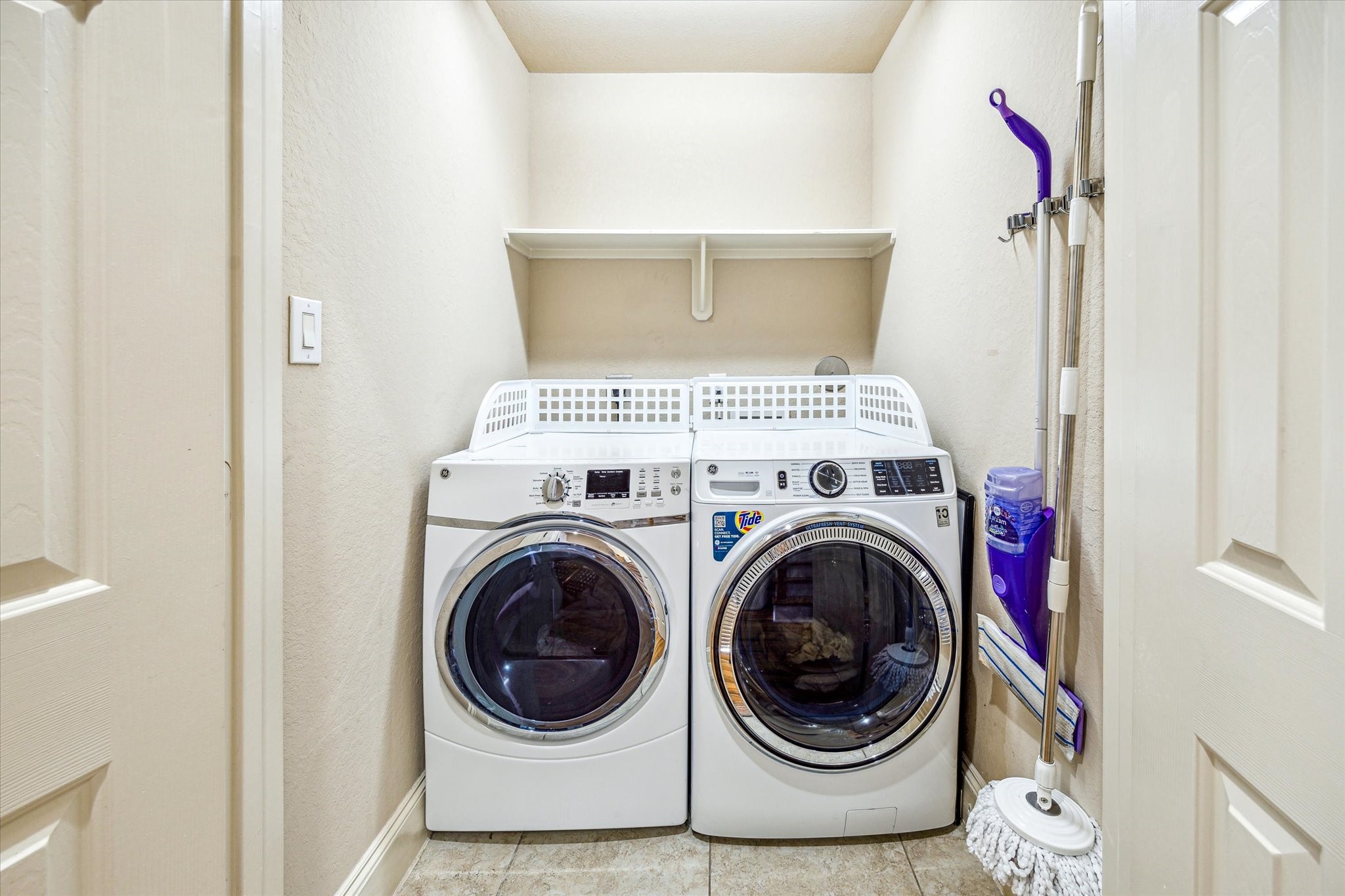210 Grove Street Houston, TX 77020 - Photo 20 of 28 a utility room with dryer and washer