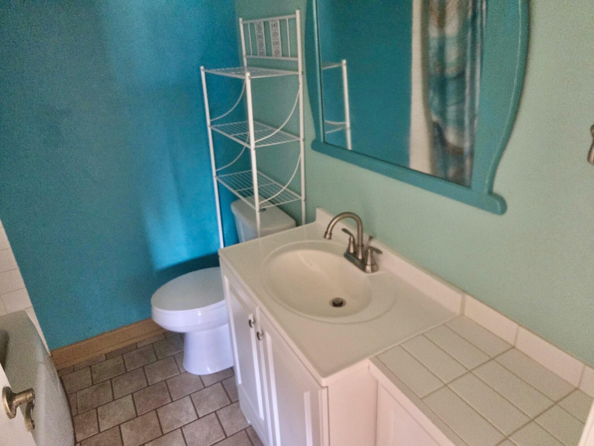 376 Crowson Road Ashland, OR 97520 - Photo 15 of 23 Bathroom