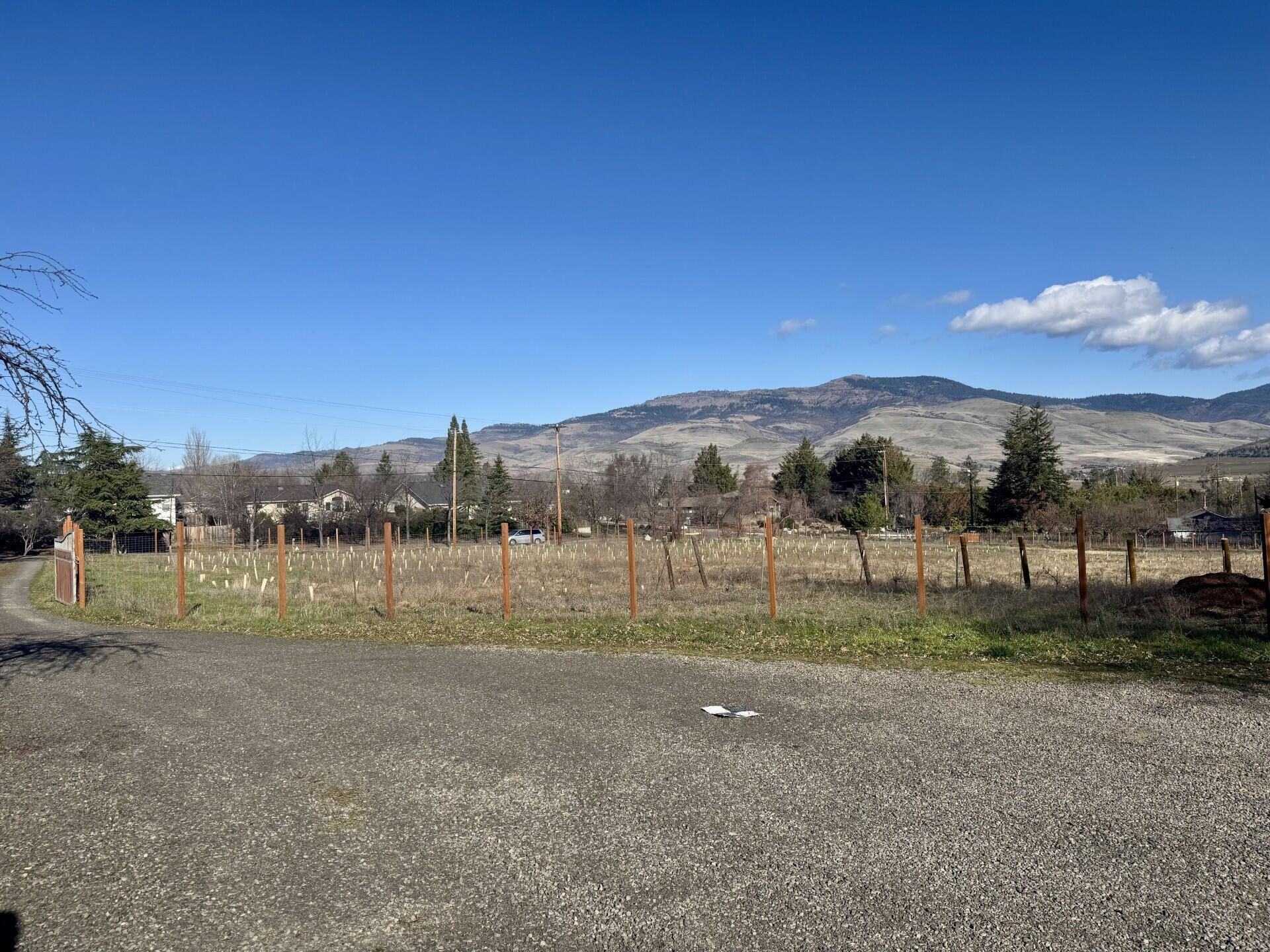 376 Crowson Road Ashland, OR 97520 - Photo 2 of 23 1