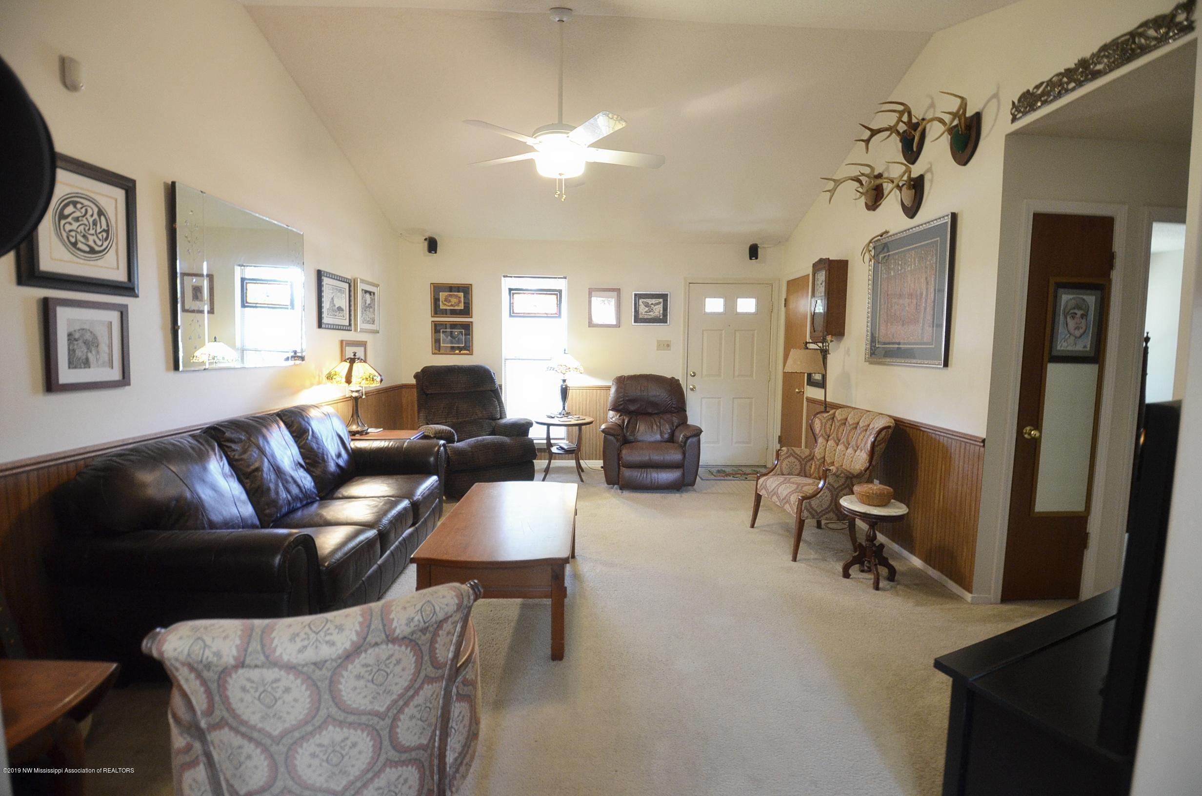 6330 Walnut Grove Road Horn Lake, MS 38637 - Photo 4 of 23 Great room1