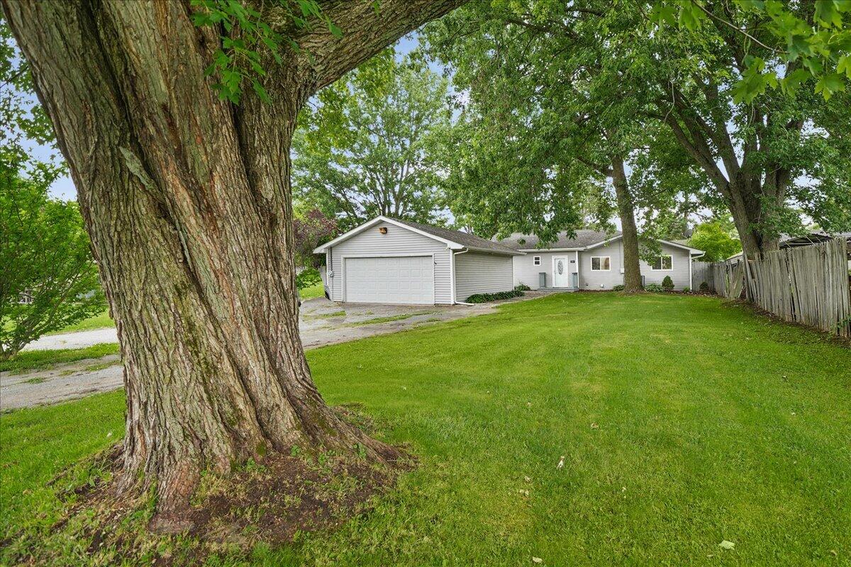 26 South Fish Lake Road Valparaiso, IN 46385 - Photo 3 of 19 1200x800