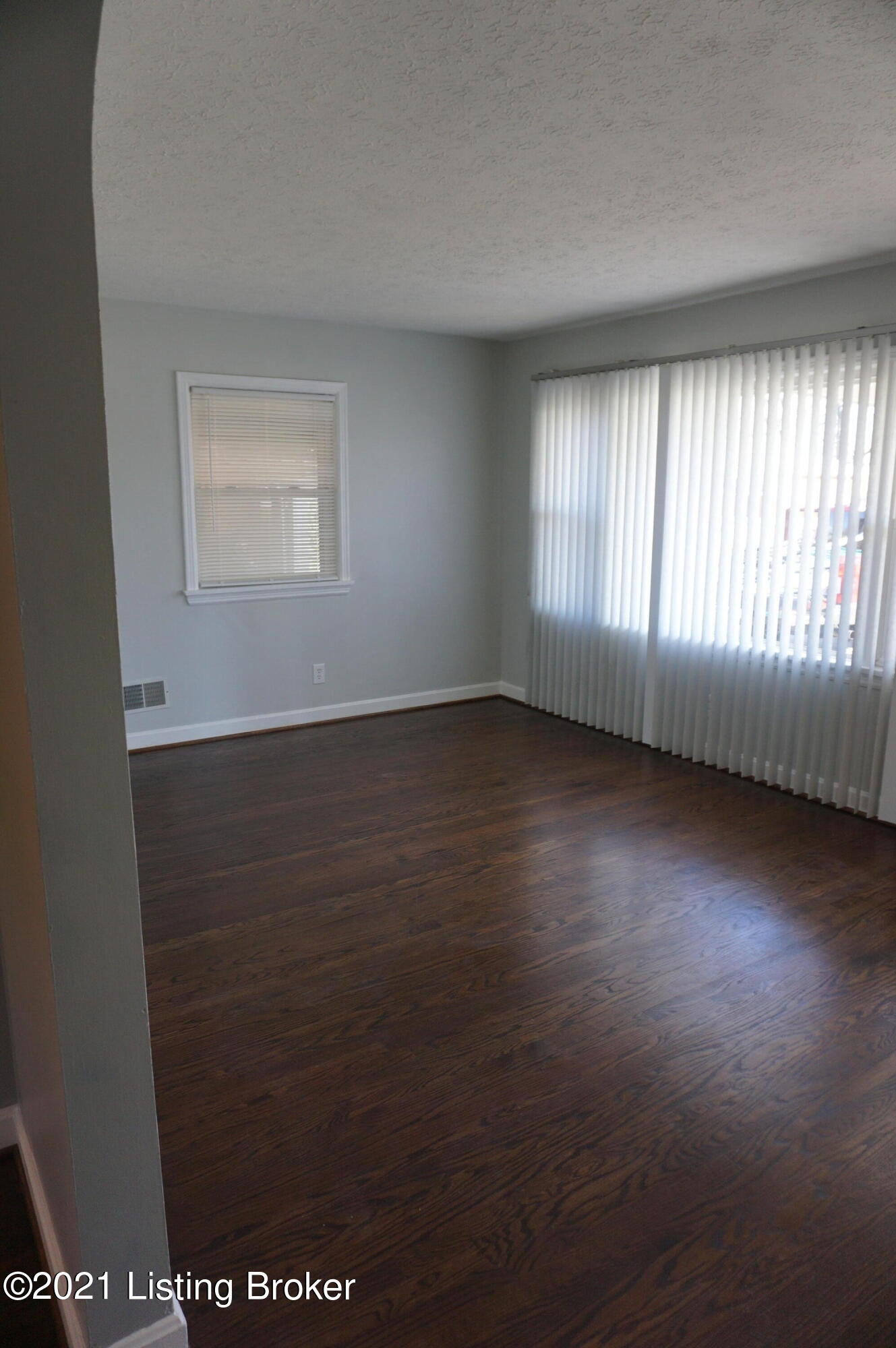 6300 Doe Run Road Louisville, KY 40216 - Photo 3 of 20 DSC01966