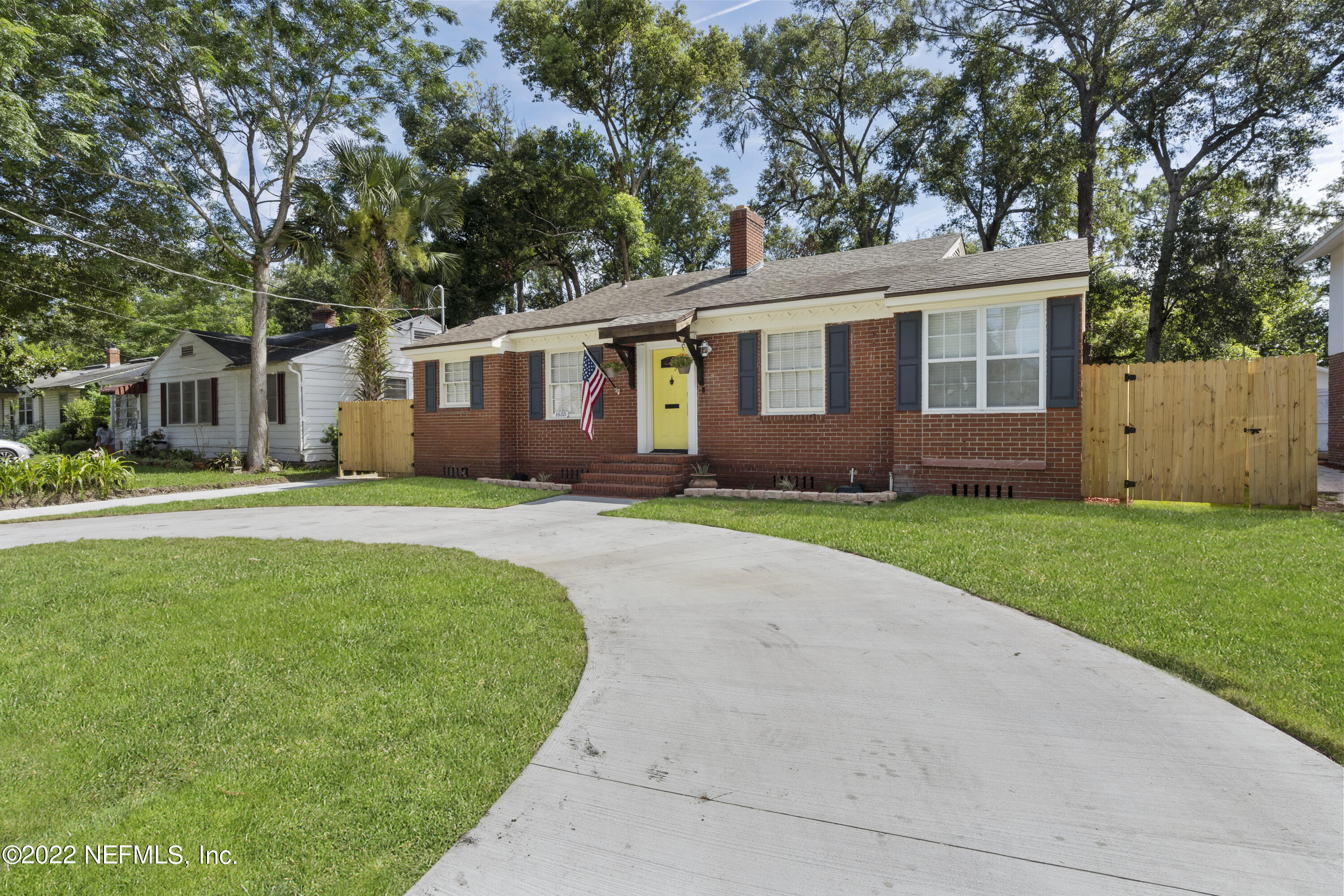 1655 Charon Road Jacksonville, FL 32205 - Photo 3 of 26 circular driveway