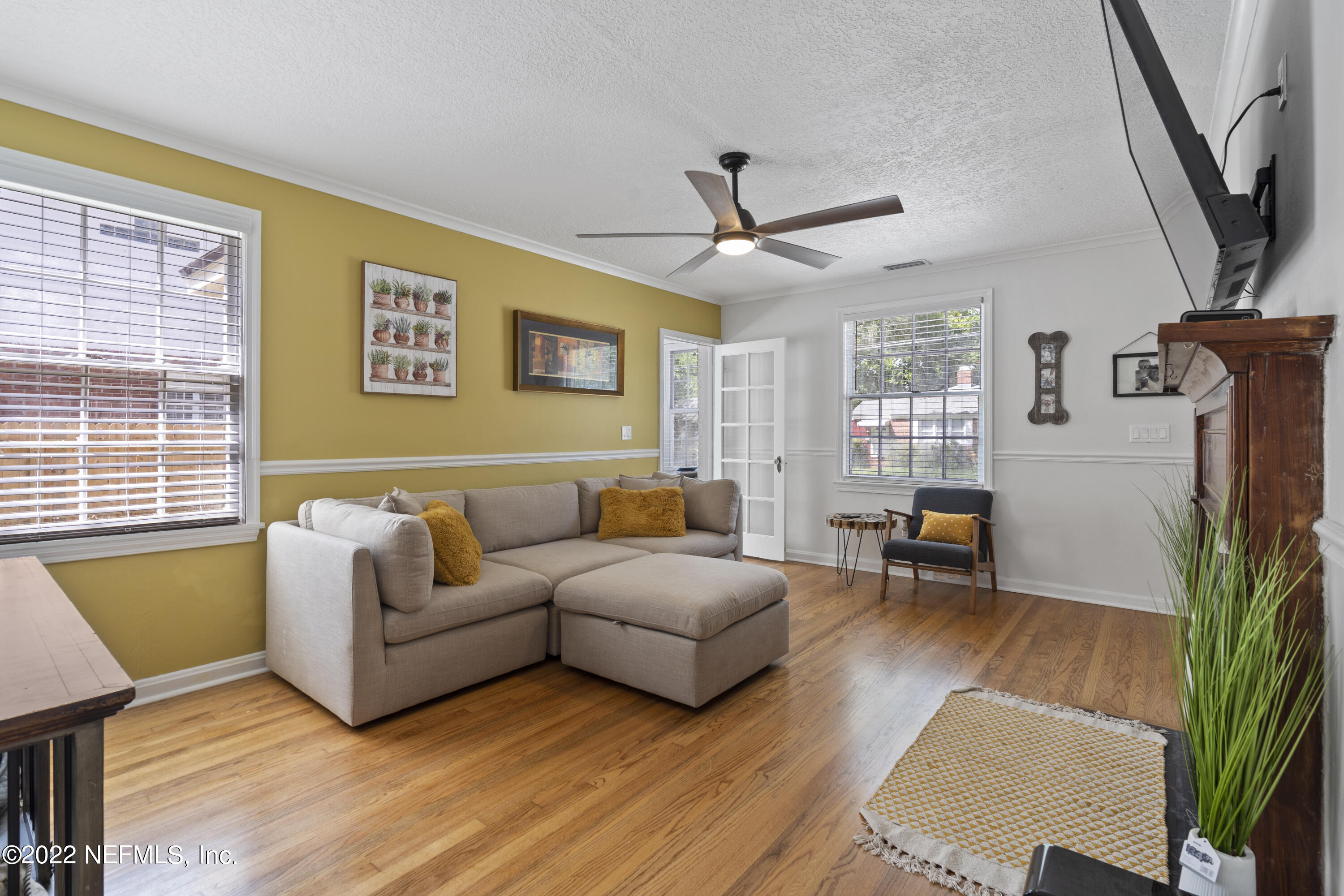 1655 Charon Road Jacksonville, FL 32205 - Photo 10 of 26 living room