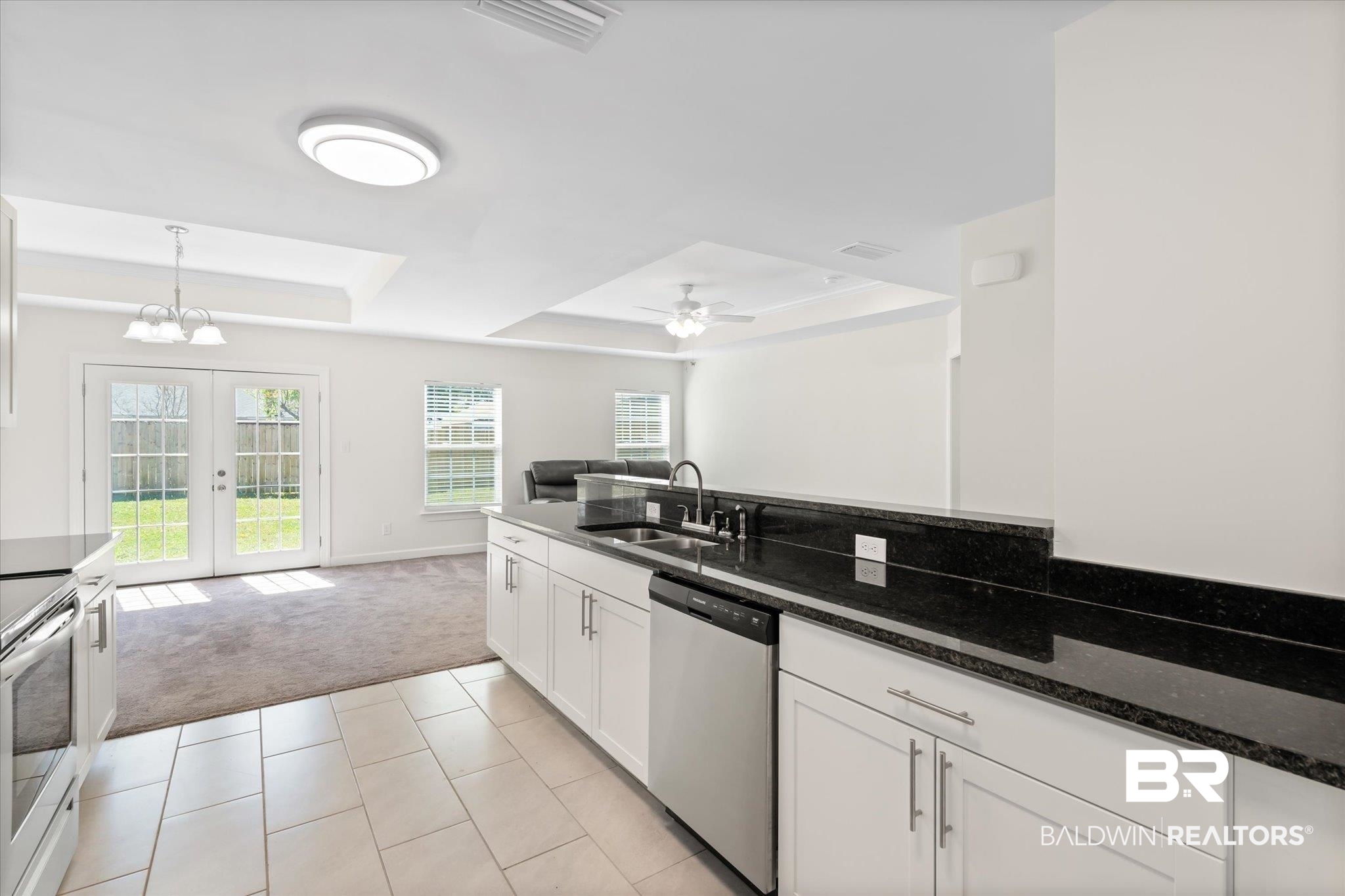 409 Oakleigh Circle Foley, AL 36535 - Photo 2 of 21 Kitchen with Granite Counters