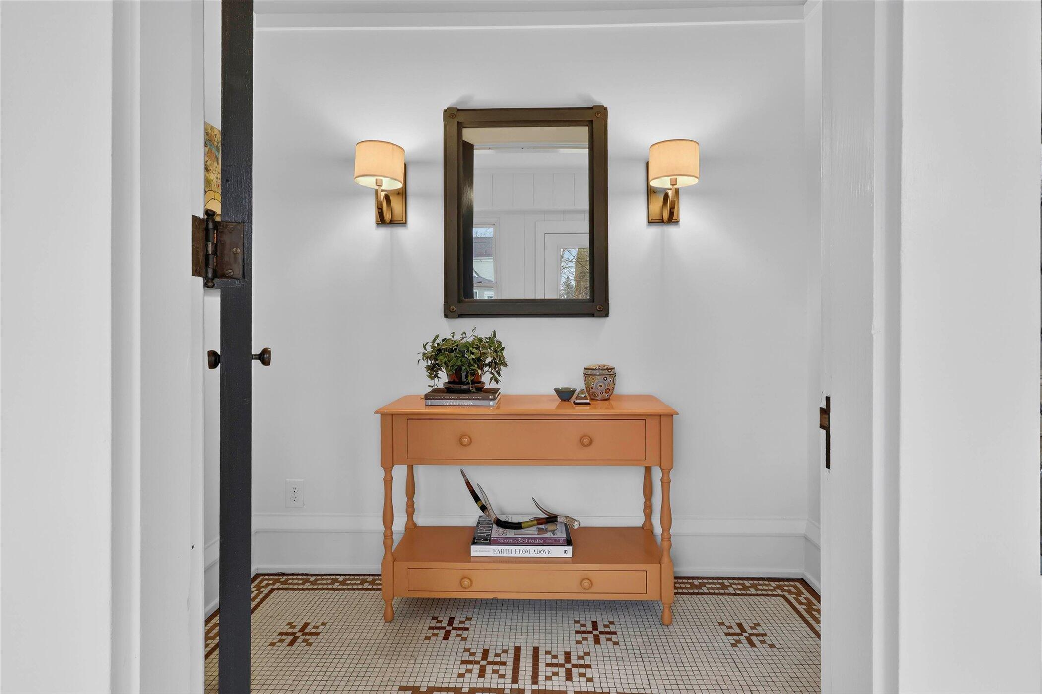 113 East Locust Street Three Oaks, MI 49128 - Photo 5 of 39 Foyer