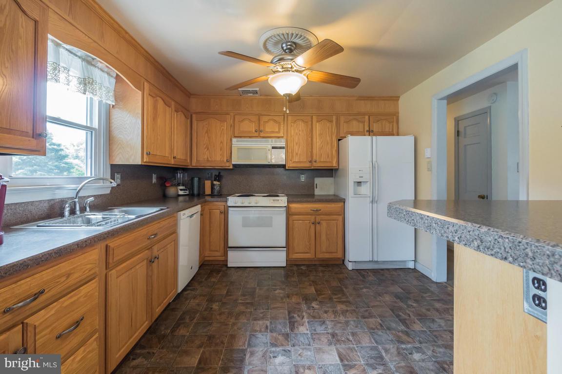 1650 Mockingbird Lane Lititz, PA 17543 - Photo 6 of 23 Gallery Image 6