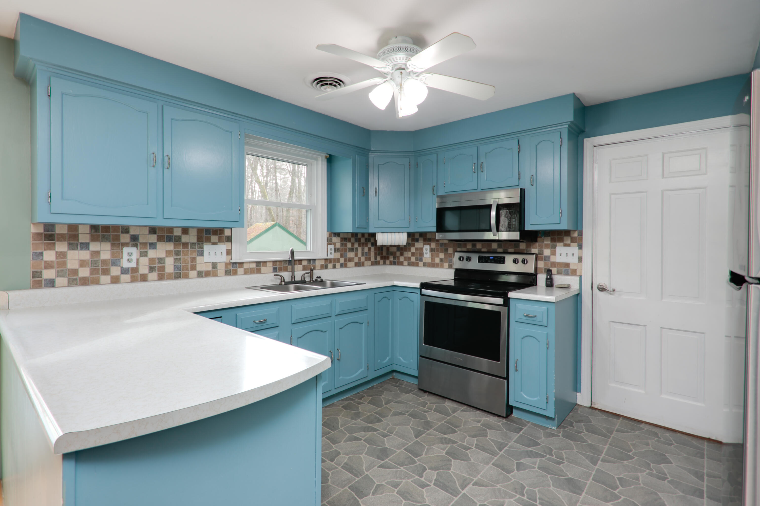 147 Governor Hill Road Eliot, ME 03903 - Photo 5 of 40 kitchen