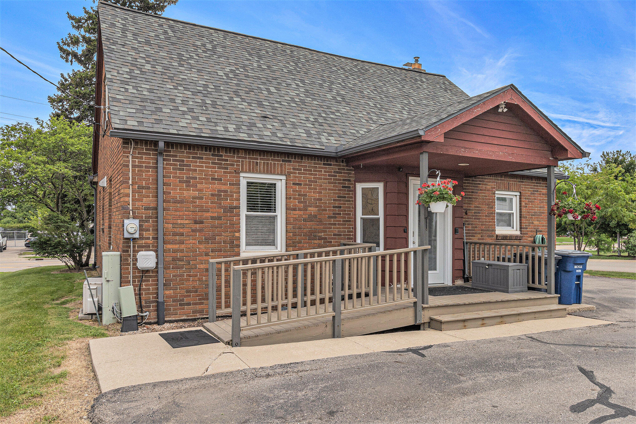 570 South Maple Road Ann Arbor, MI 48103 - Photo 16 of 21 016_img_2237_818