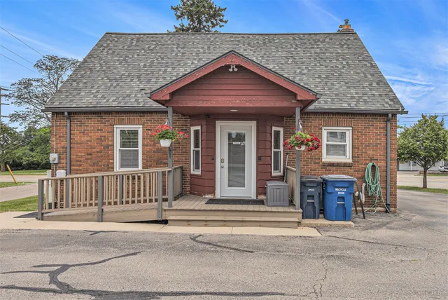 $495,000 | 570 South Maple Road, Ann Arbor, MI 48103