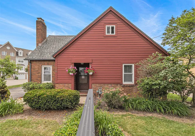 $495,000 | 570 South Maple Road, Ann Arbor, MI 48103