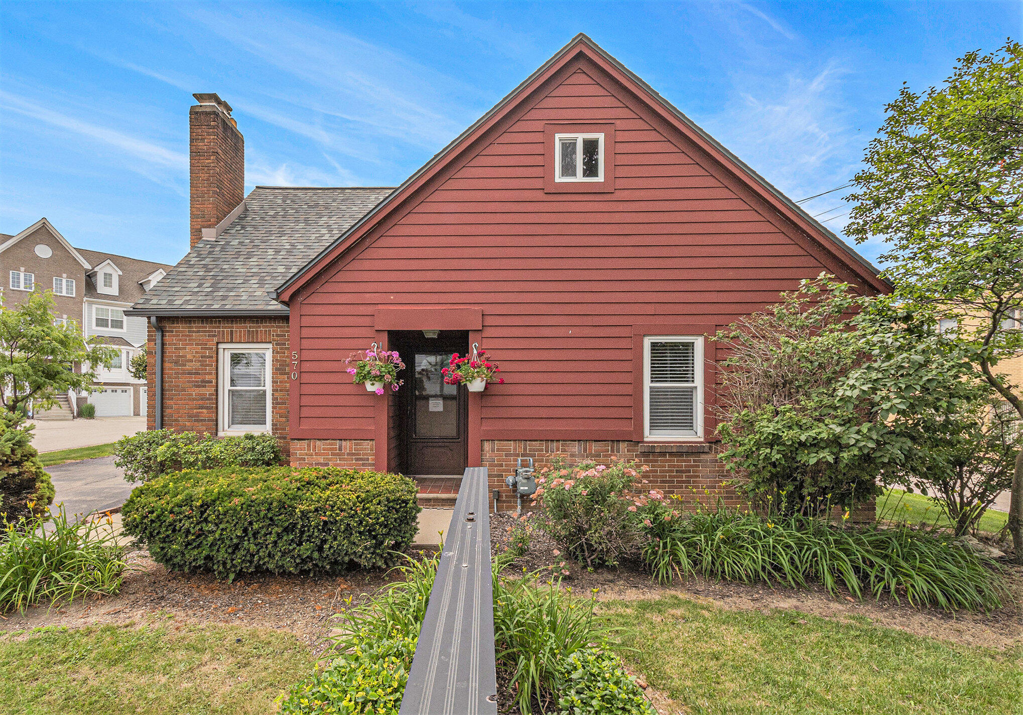 570 South Maple Road Ann Arbor, MI 48103 - Photo 3 of 21 003_img_2233_731