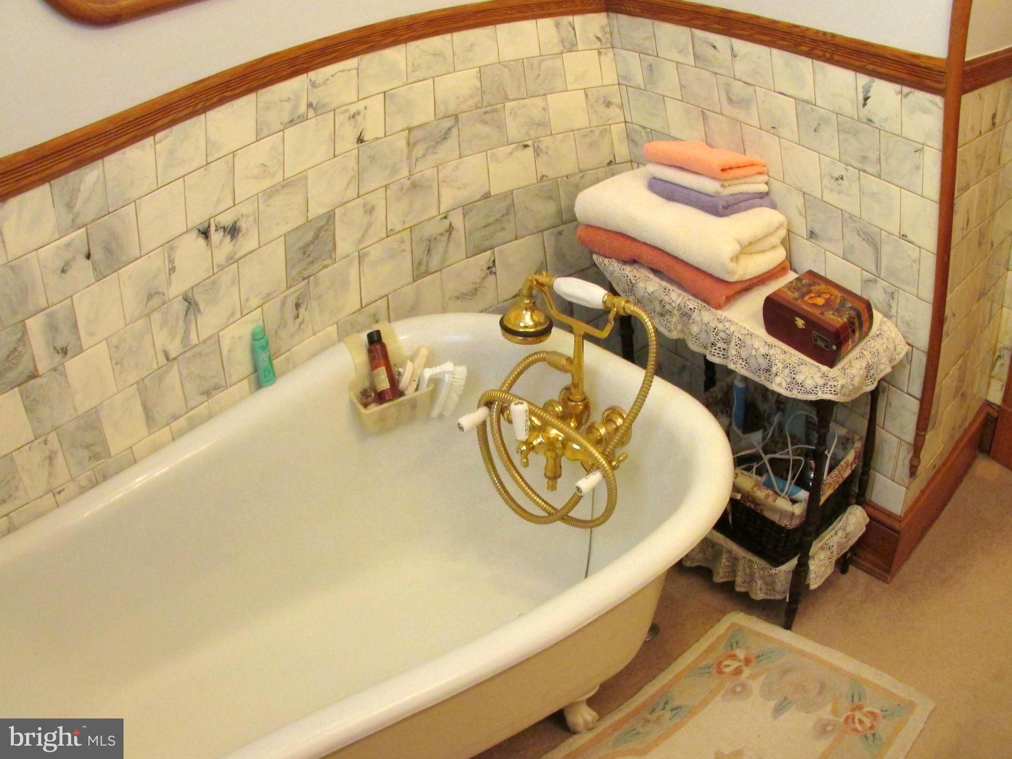 445 Shipley Road Linthicum Heights, MD 21090 - Photo 13 of 19 Wonderful Claw Foot Tub!