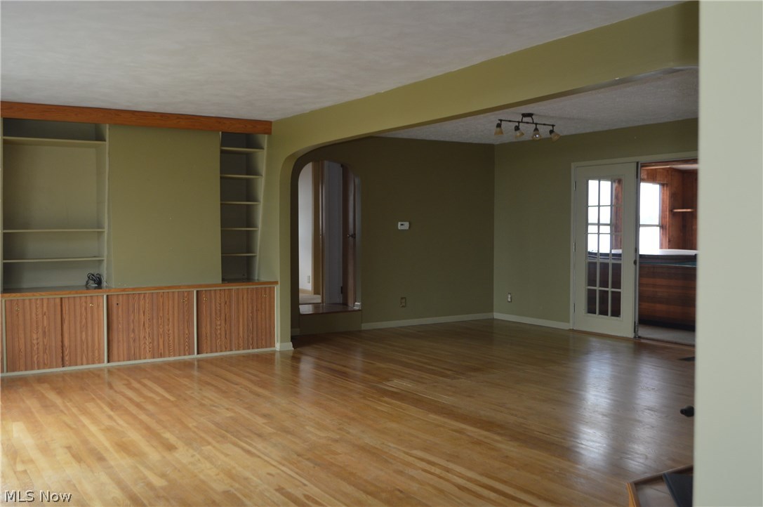 307 Cedar Point Road Sandusky, OH 44870 - Photo 3 of 25