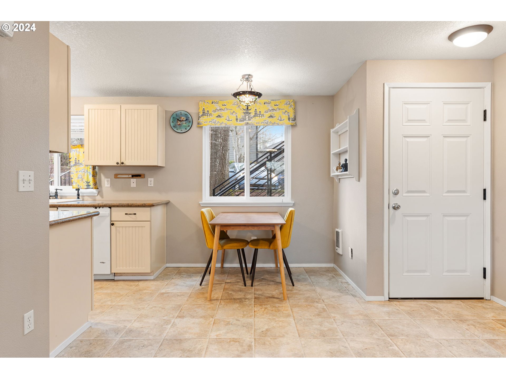 12606 Northwest Barnes Road, Unit 4 Portland, OR 97229 - Photo 4 of 23 Gallery Image 4