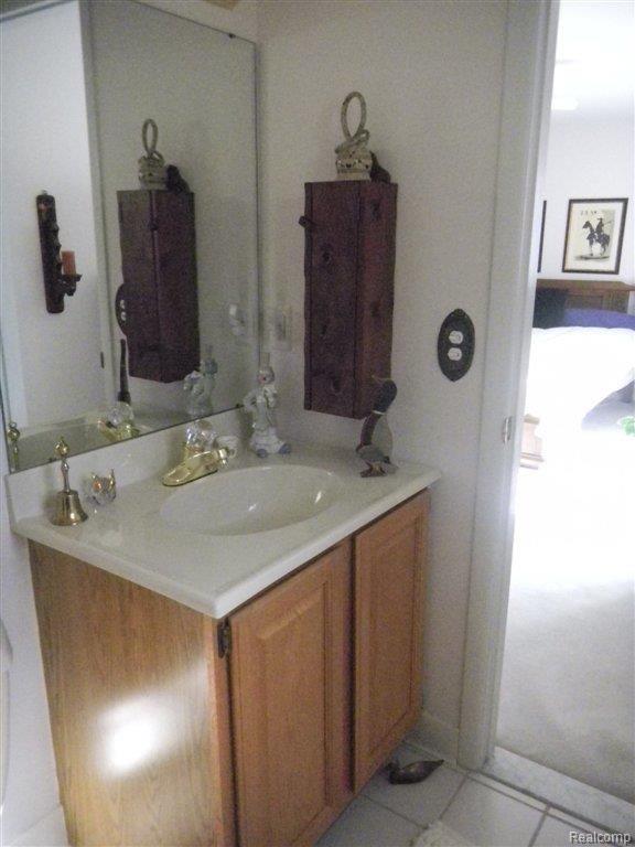 1858 Allenway Court, Unit 70 Rochester, MI 48309 - Photo 12 of 25 Master Full Bath