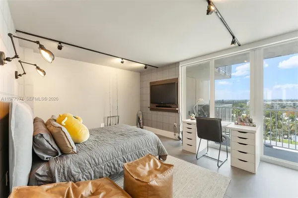 $10,500 | 881 Ocean Drive, Unit 7D, Key Biscayne, FL 33149
