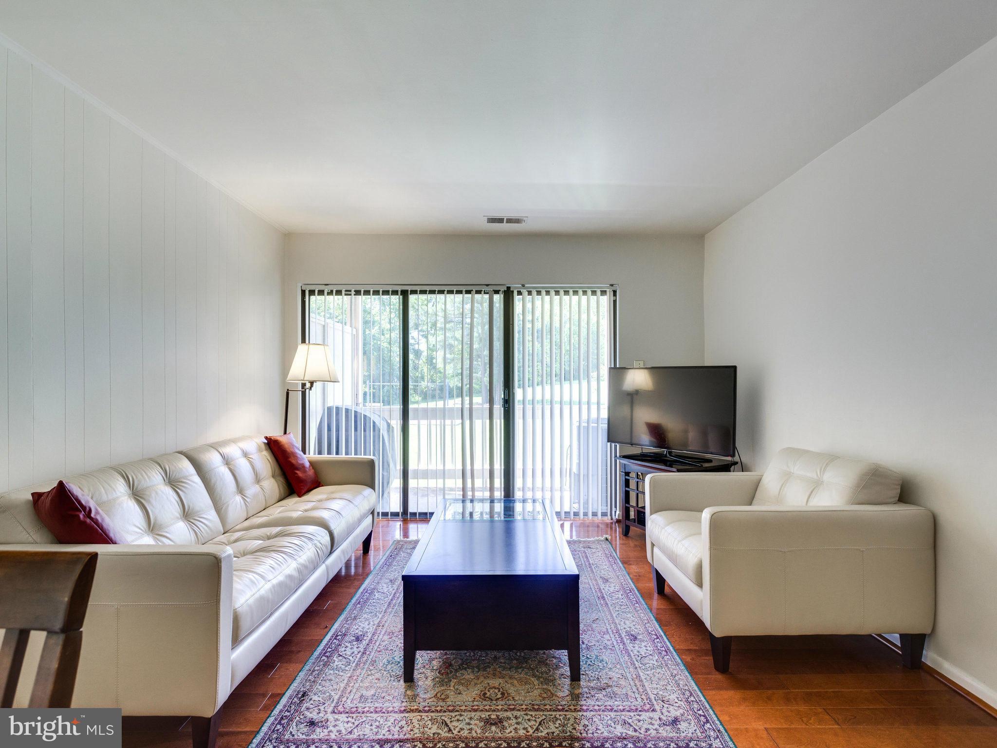 5803 Royal Ridge Drive, Unit N Springfield, VA 22152 - Photo 3 of 30 Living Room