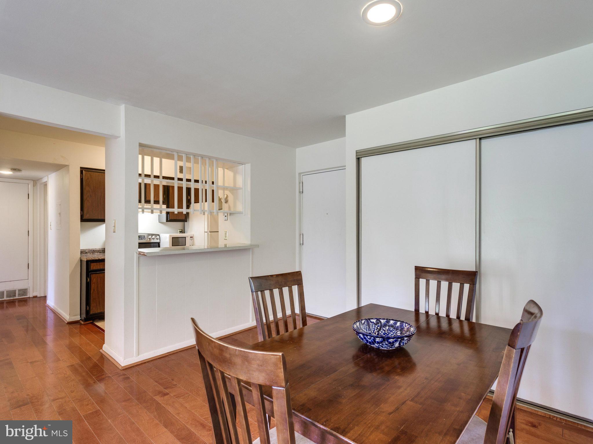 5803 Royal Ridge Drive, Unit N Springfield, VA 22152 - Photo 8 of 30 Dining Room