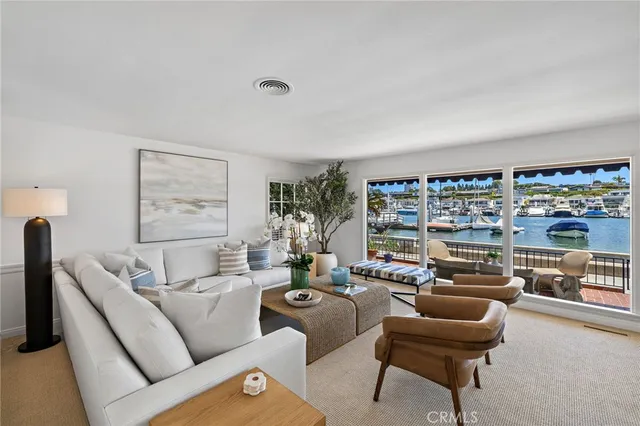 $8,149,500 | 117 East Bay Front, Newport Beach, CA 92662