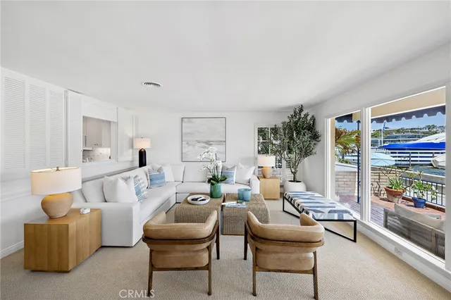 $8,149,500 | 117 East Bay Front, Newport Beach, CA 92662