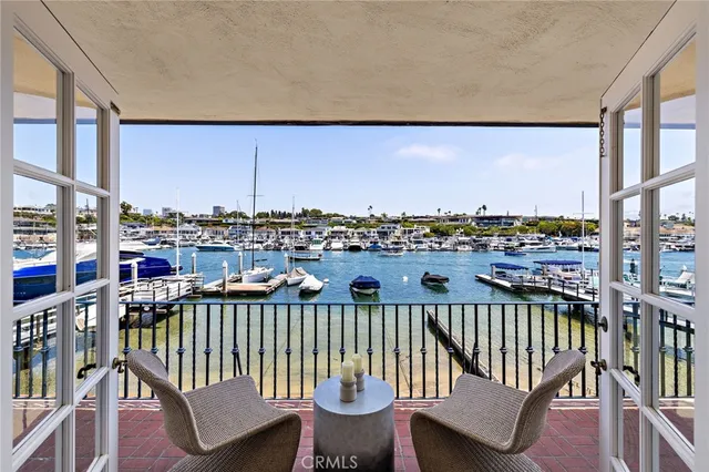 $8,149,500 | 117 East Bay Front, Newport Beach, CA 92662
