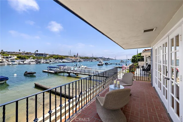 $8,149,500 | 117 East Bay Front, Newport Beach, CA 92662