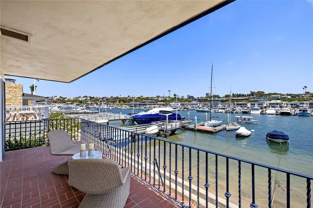 $8,149,500 | 117 East Bay Front, Newport Beach, CA 92662