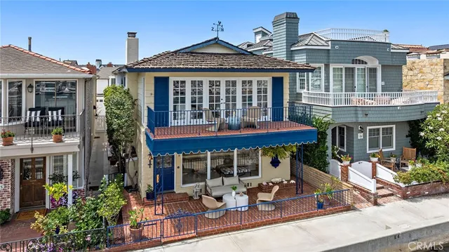 $8,149,500 | 117 East Bay Front, Newport Beach, CA 92662