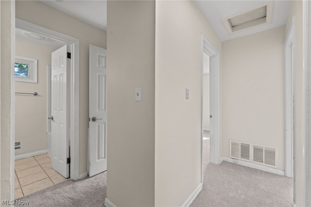 11159 Stoneham Road Cleveland, OH 44130 - Photo 13 of 29 Gallery Image 13