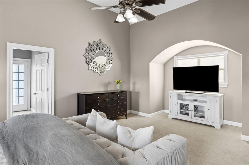 5730 Winton Street Dallas, TX 75206 - Photo 23 of 33 Sitting area of Primary Bedroom