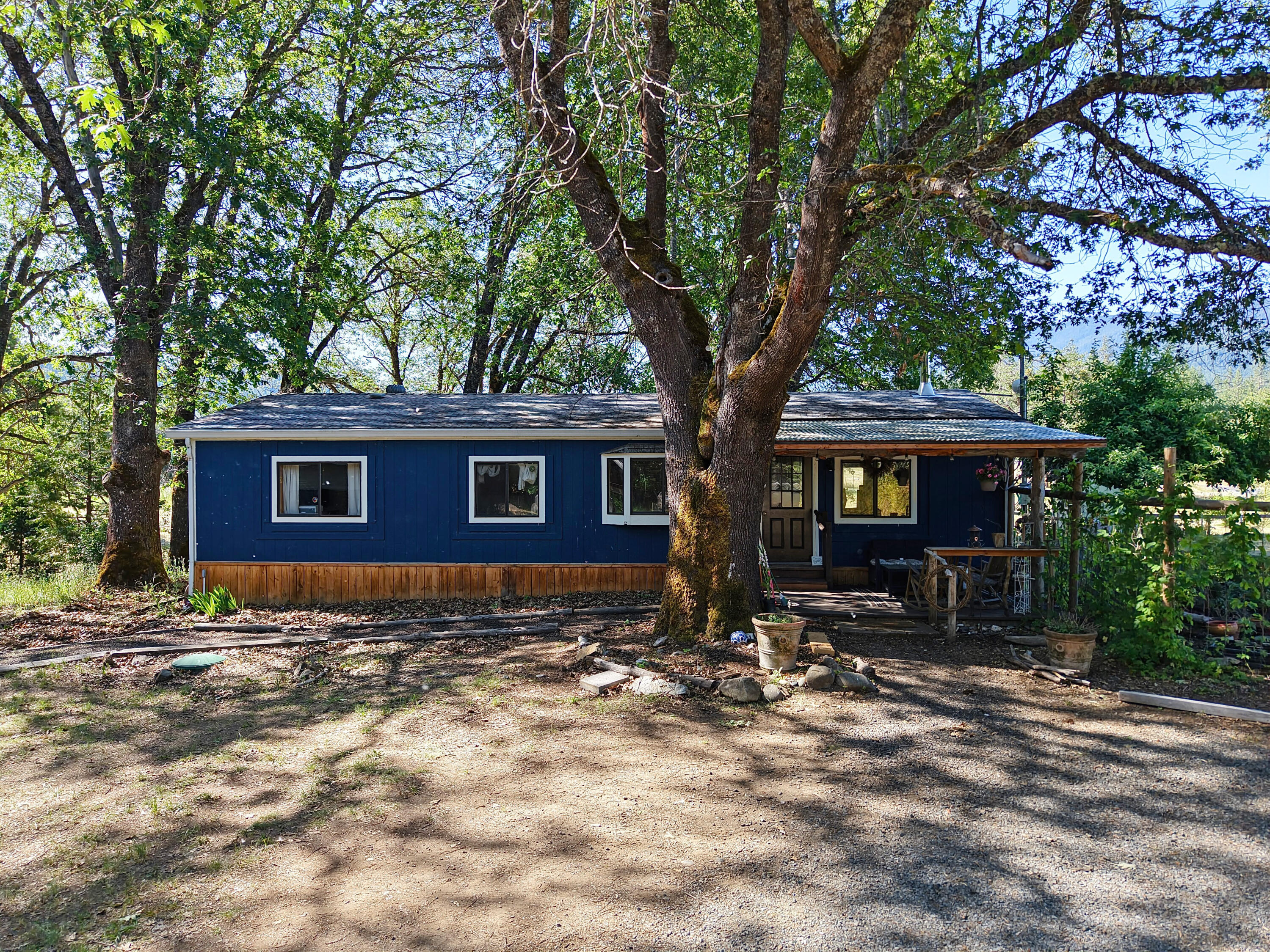 1135 East Fork Road Williams, OR 97544 - Photo 19 of 80 Gallery Image 19