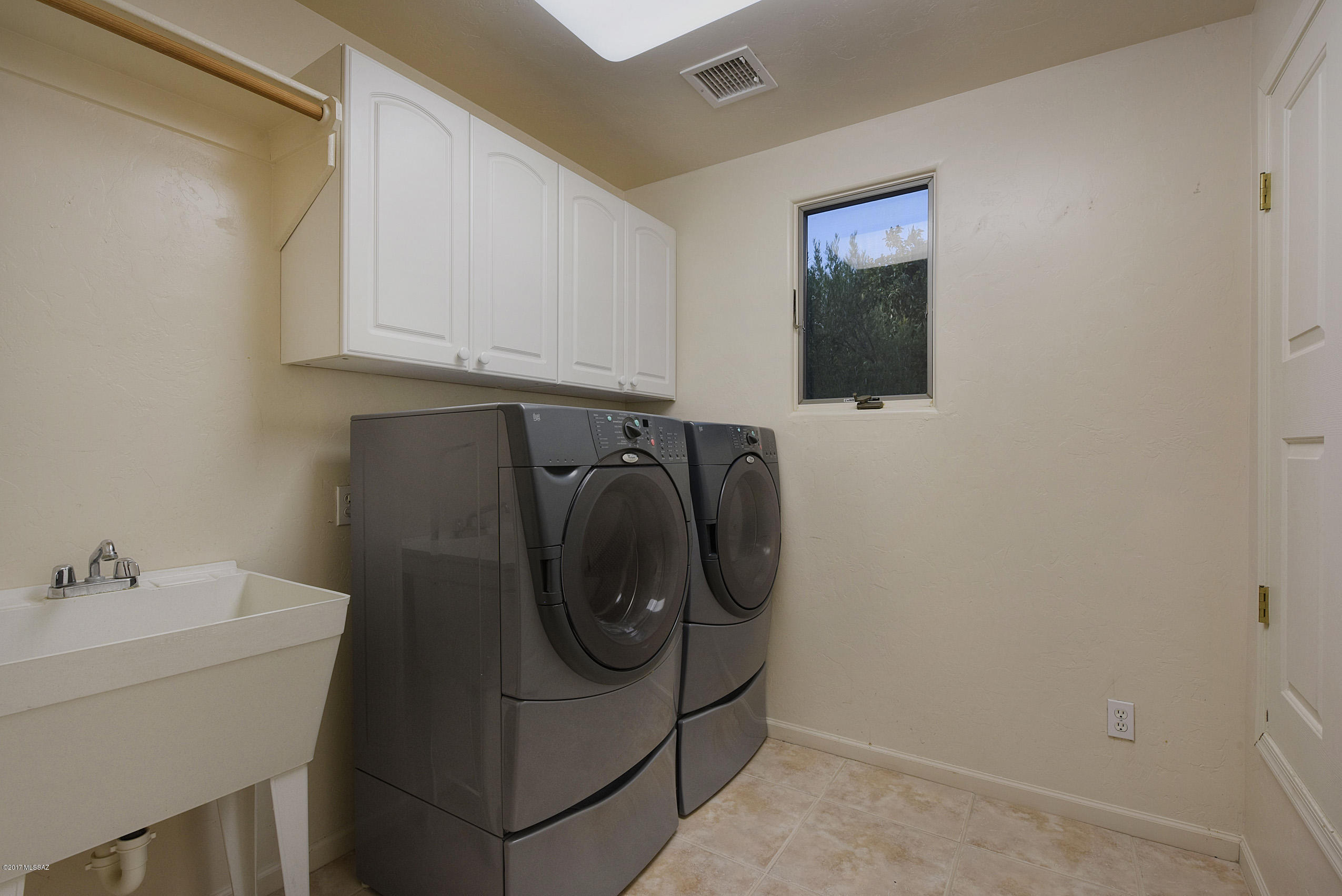 12477 North Piping Rock Road Oro Valley, AZ 85755 - Photo 26 of 32