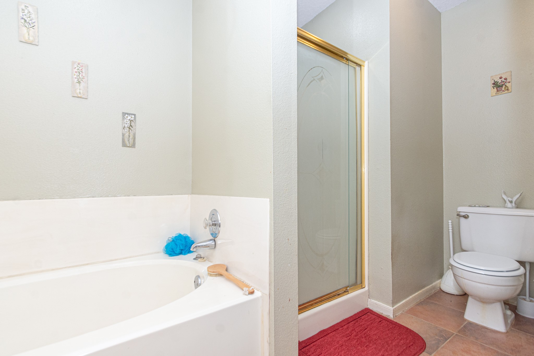 808 Manor Drive Angleton, TX 77515 - Photo 23 of 31 a bathroom with a bathtub and a toilet