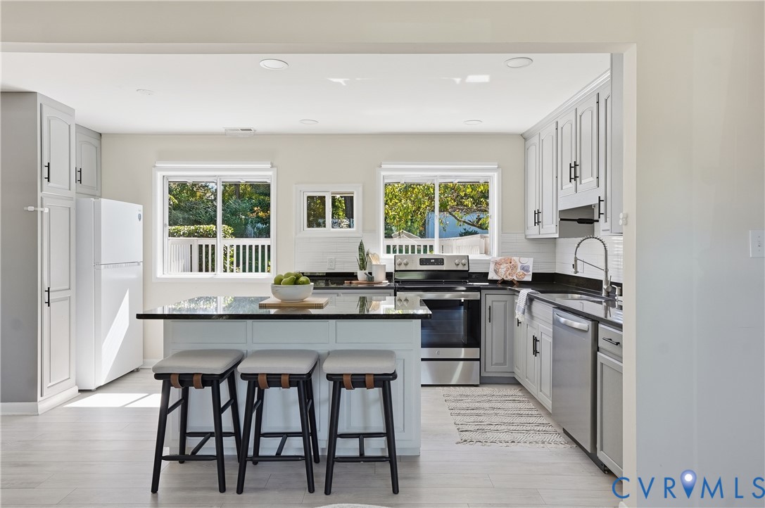 9207 Mapleway Road Richmond, VA 23229 - Photo 12 of 36 Kitchen featuring an island with seating, stainles
