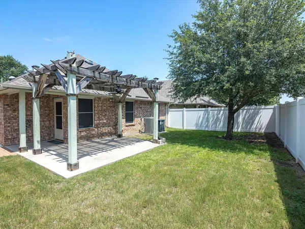 $275,000 | 102 Royal Crest Court, Red Oak, TX 75154