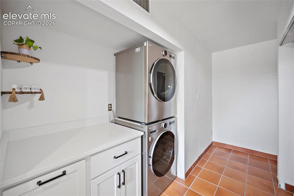 2979 Mesa Road, Unit D Colorado Springs, CO 80904 - Photo 16 of 40 Washer and dryer stay.