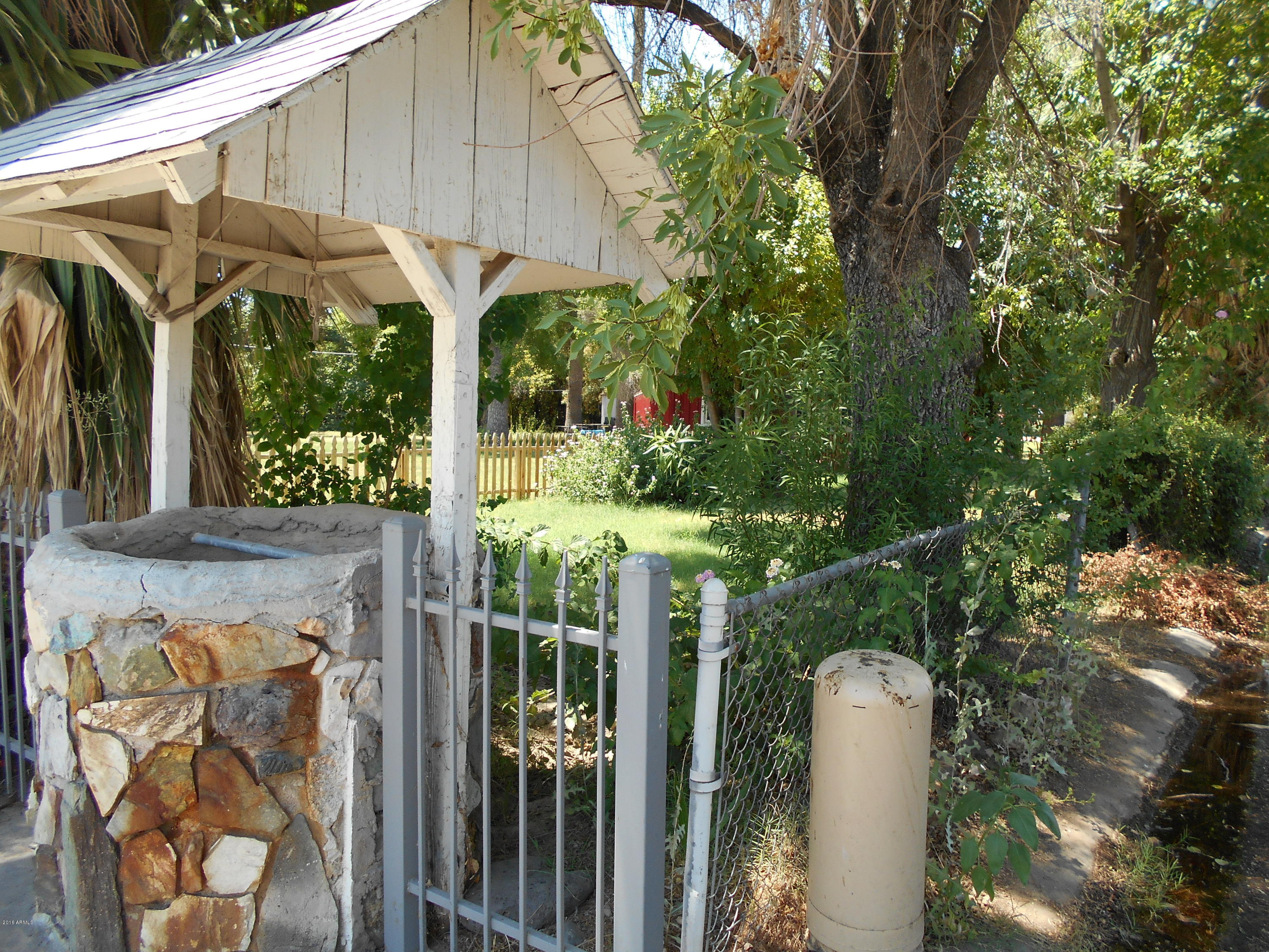 121 East Griswold Road Phoenix, AZ 85020 - Photo 8 of 18 DSCN4411
