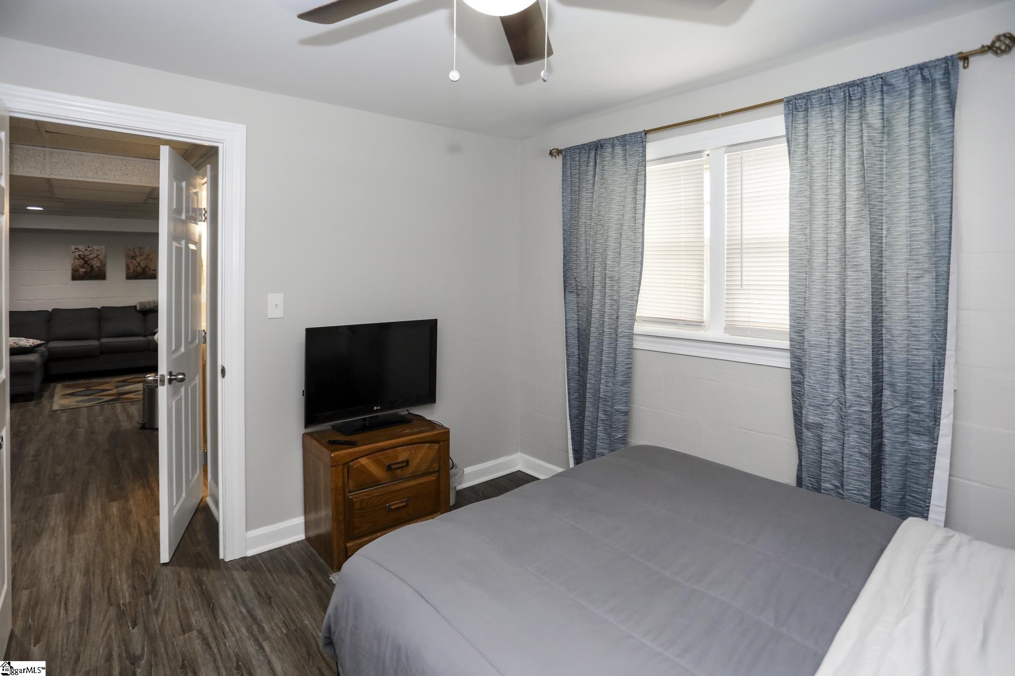 727 Farrs Bridge Road Greenville, SC 29611 - Photo 11 of 28 Gallery Image 11