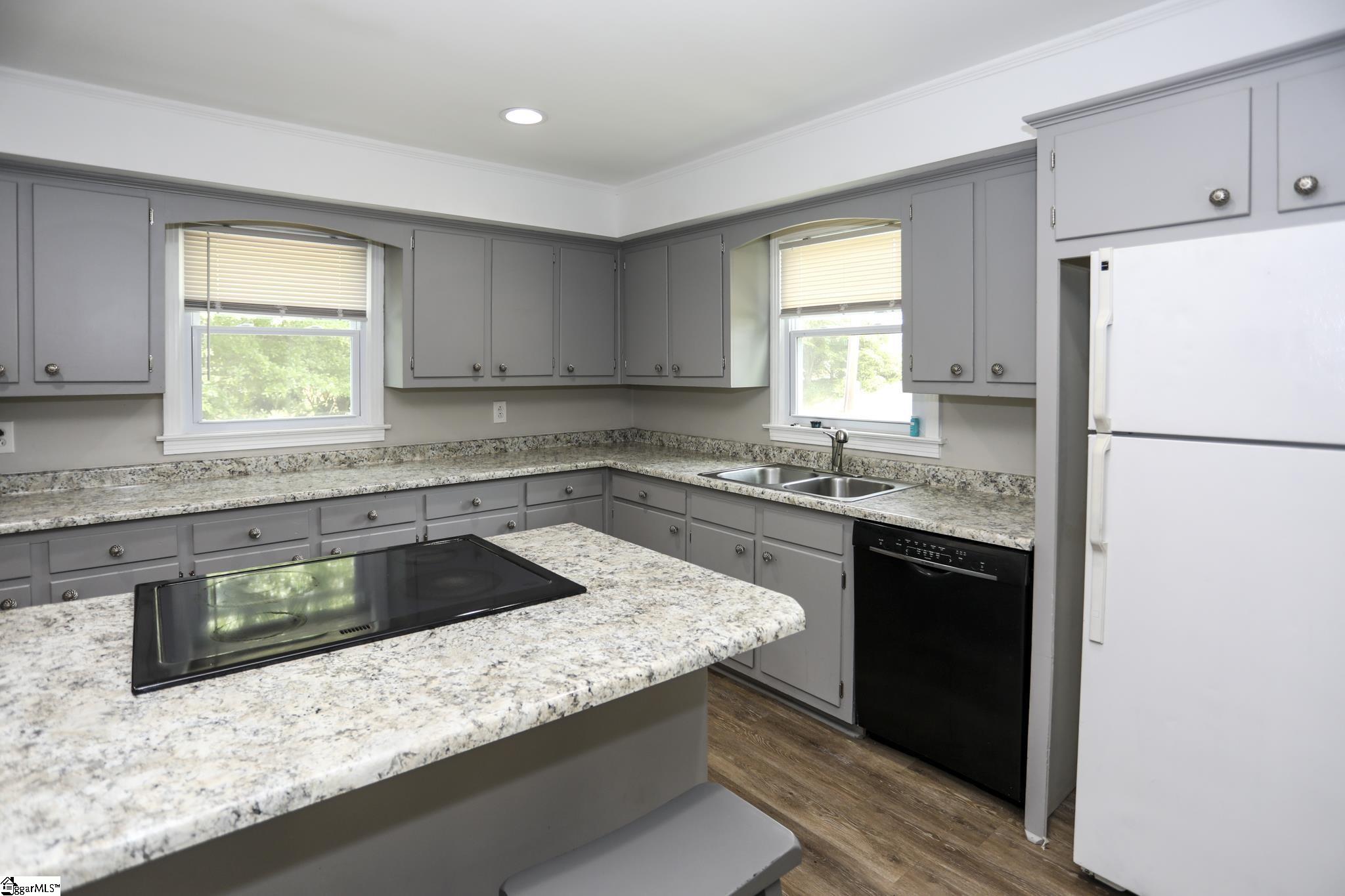 727 Farrs Bridge Road Greenville, SC 29611 - Photo 8 of 28 Gallery Image 8