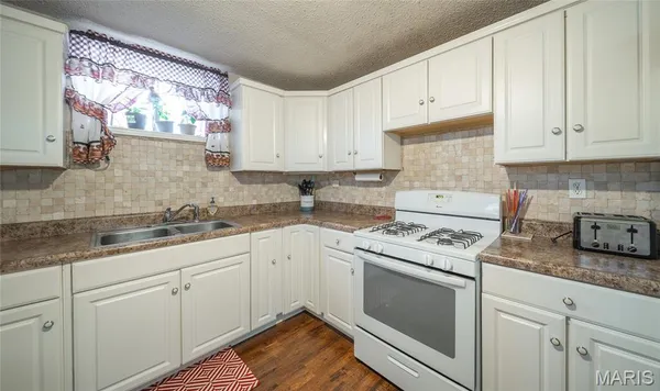$825,000 | 6601 County Line Road, Graff, MO 65660