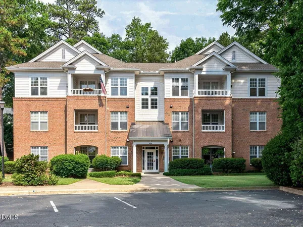$299,900 | 1700 Tiffany Bay Court, Unit 304, Raleigh, NC 27609