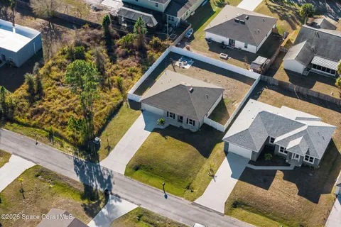 $299,000 | 714 Daysland Avenue Southwest, Palm Bay, FL 32908