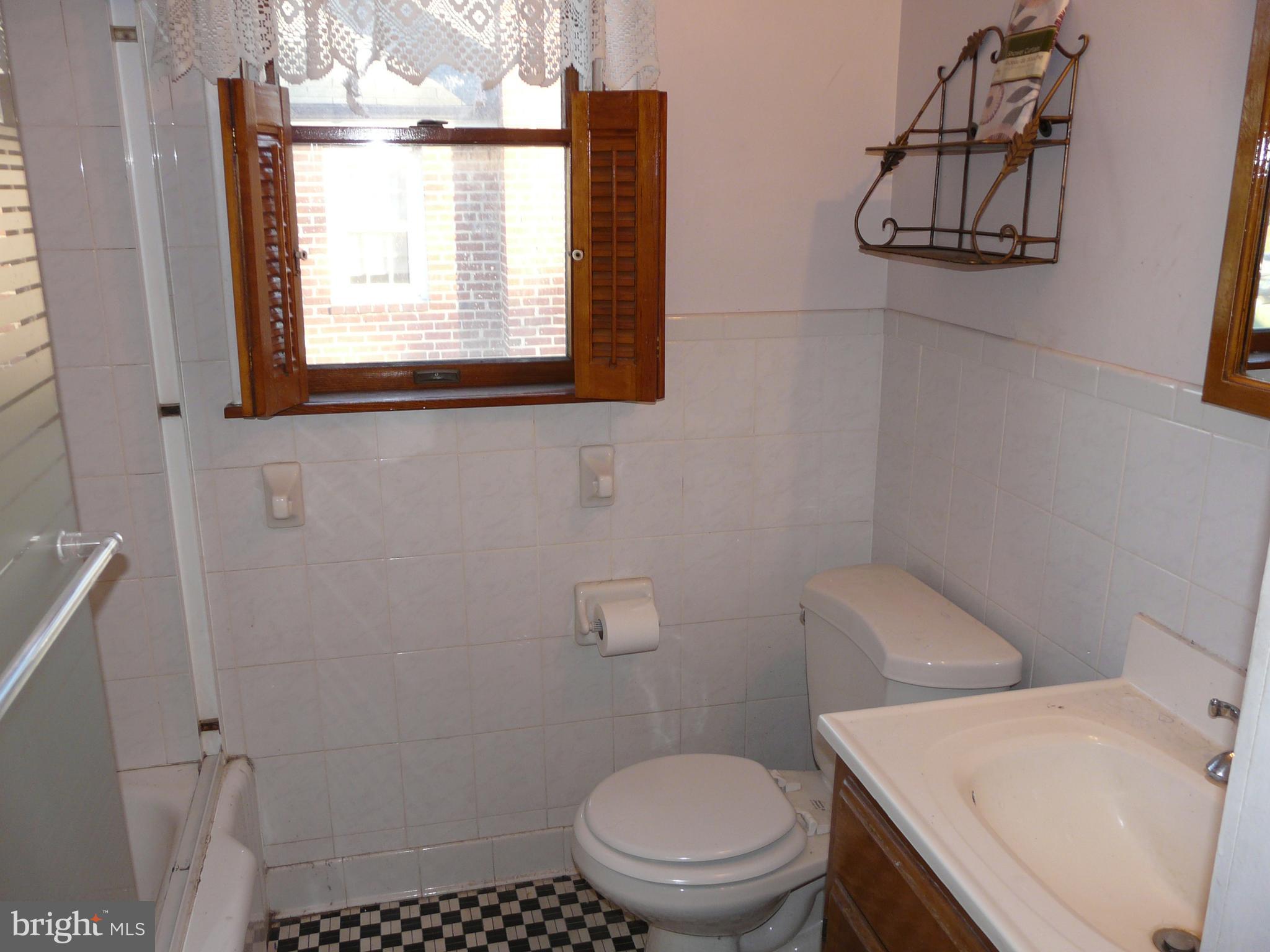 7327 Kirtley Road Baltimore, MD 21224 - Photo 14 of 16 Bath Room