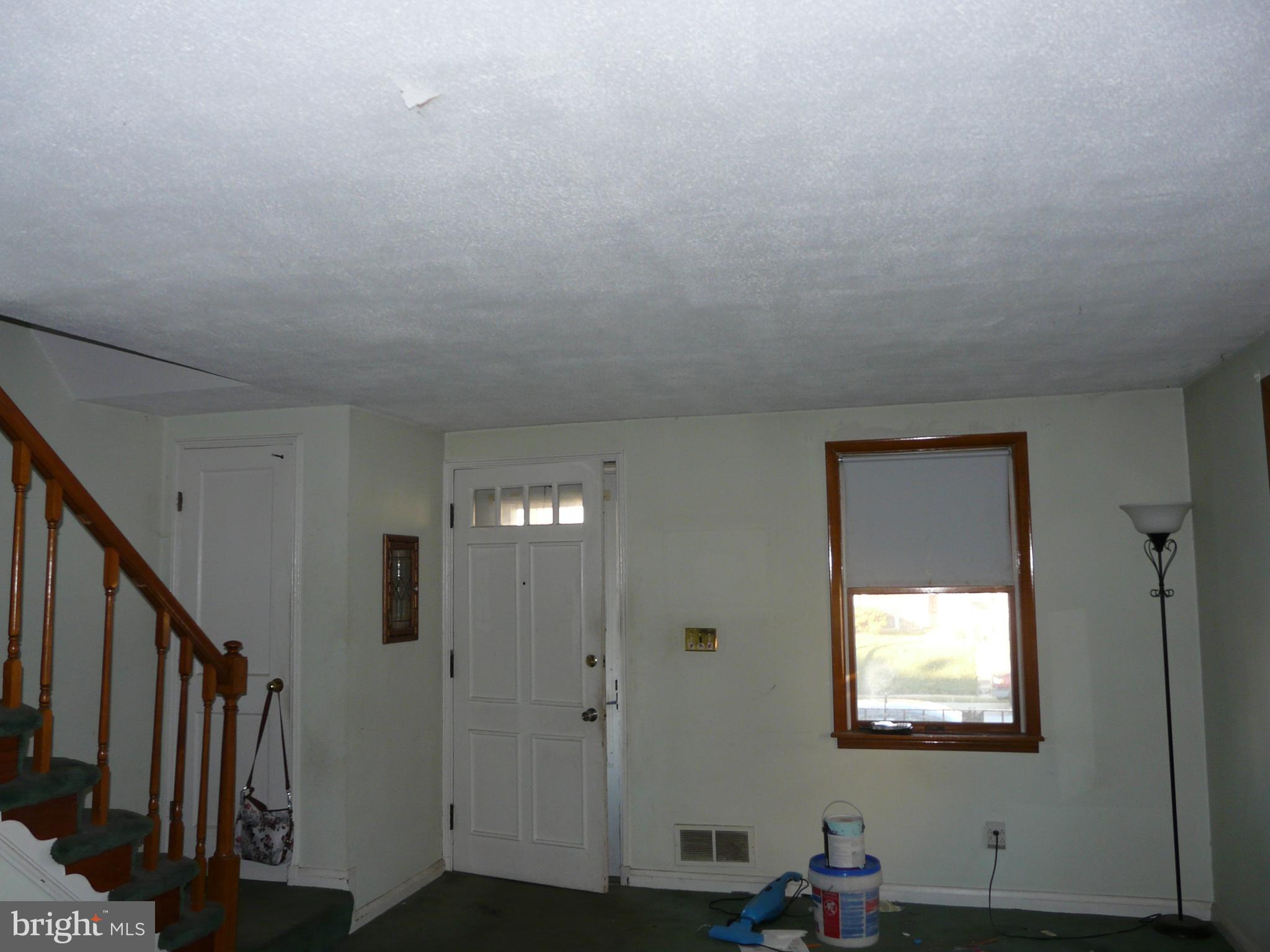 7327 Kirtley Road Baltimore, MD 21224 - Photo 5 of 16 Living Room