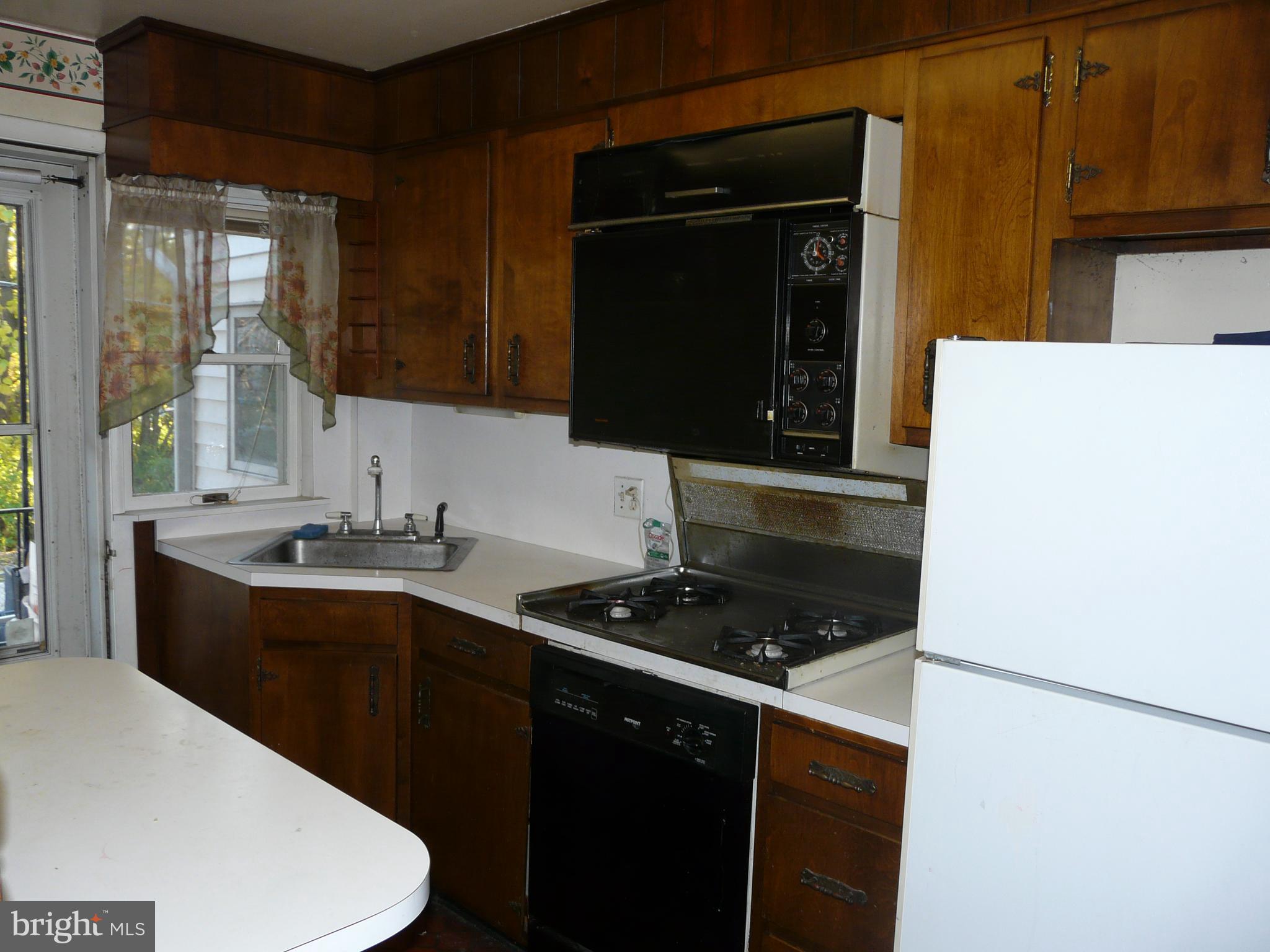 7327 Kirtley Road Baltimore, MD 21224 - Photo 8 of 16 Kitchen