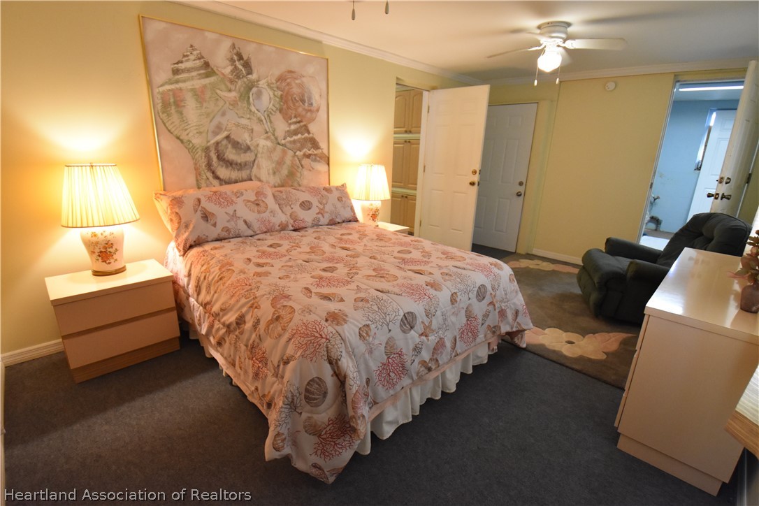3906 Lakewood Road Sebring, FL 33875 - Photo 11 of 18 a bed room with a bed and a lamp