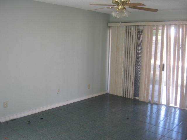 8050 West Weldon Avenue Phoenix, AZ 85033 - Photo 2 of 5 Livingroom