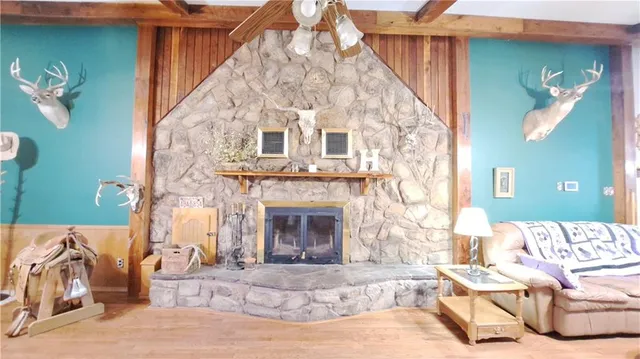 $410,000 | 2101 A Dove, Longton, KS 67352